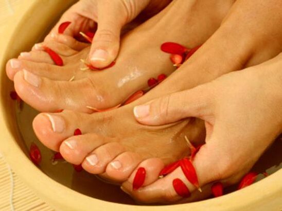 ayak parmakları arasındaki mantar için terapötik banyo