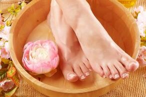 Cilt mikozu için iyileştirici ayak banyoları